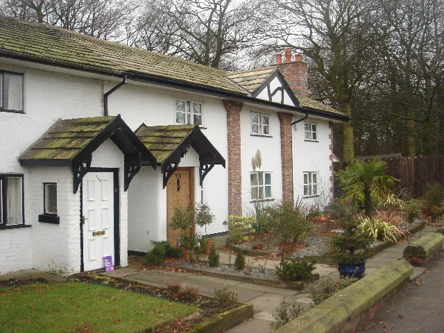 Hulton Estate cottages - geograph.org.uk - 104863