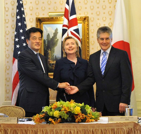 File:Katsuya Okada Hillary Rodham Clinton and Stephen Smith 20090921.jpg