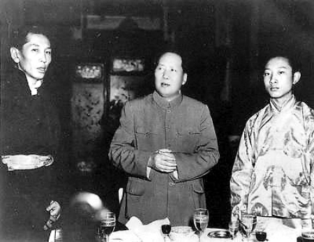 File:Mao Zedong, Ngapoi Ngawang Jigme and 10th Panchen after signing the Treaty.gif