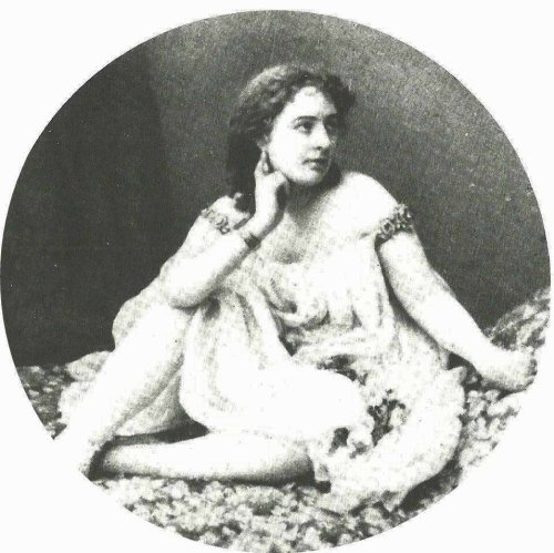 File:Marie Garnier as Vénus-1858.jpg