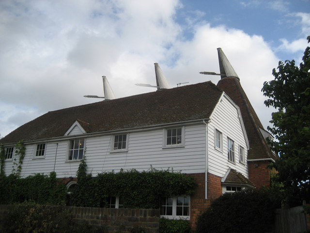 File:Oast House at Whitehurst, Dairy Lane, Chainhurst, Kent - geograph.org.uk - 330974.jpg