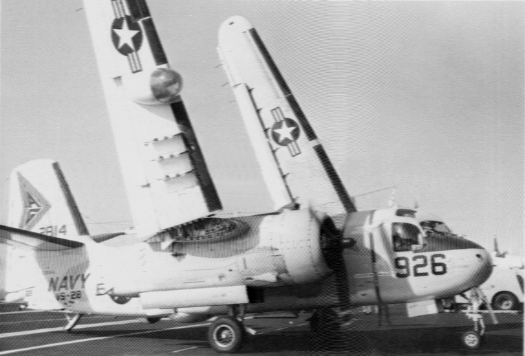 File:S-2E Tracker of VS-28 folds wings on USS Independence (CV-62