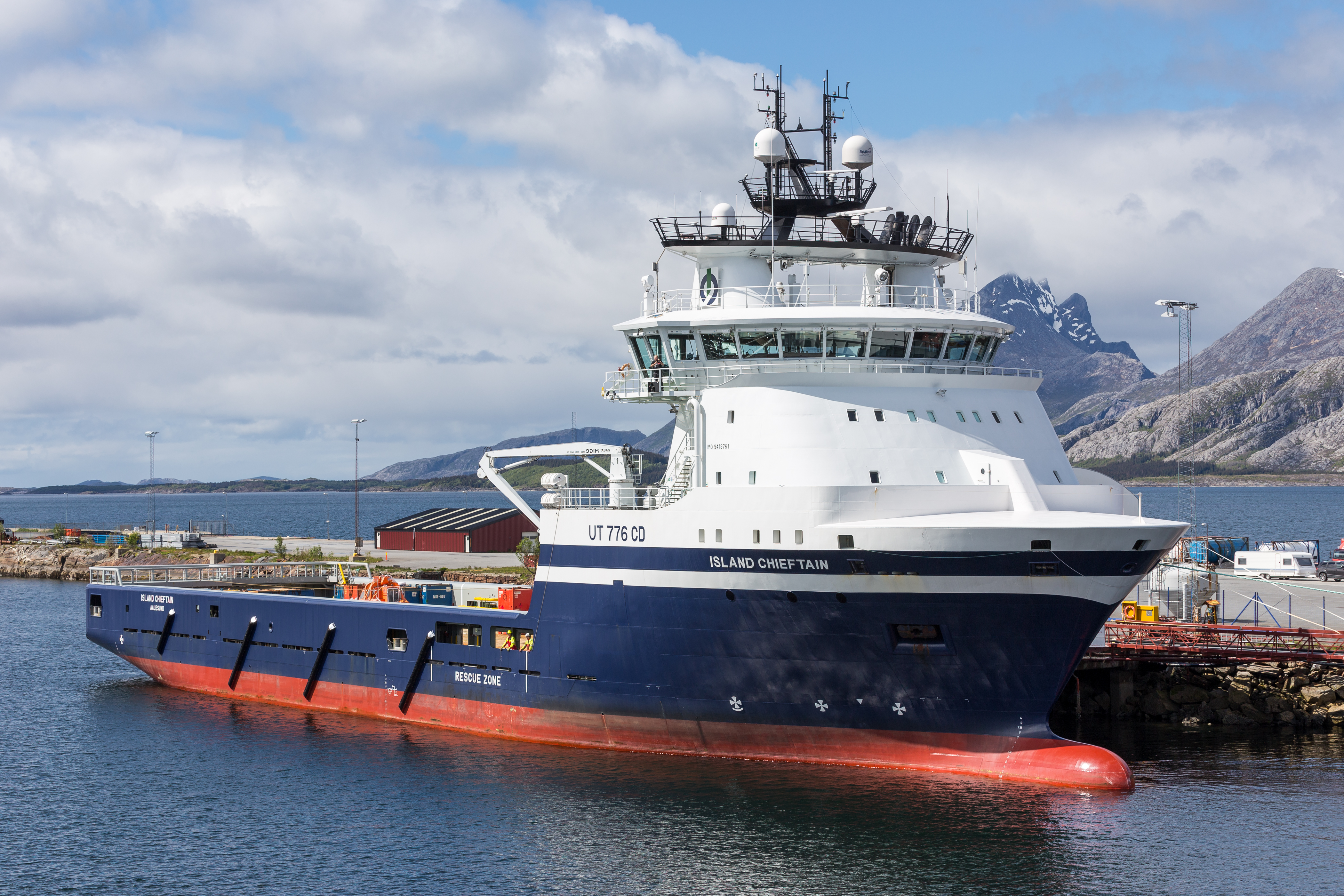 Судно обеспечения. Судно снабжения. Судно ПСВ. Platform Supply Vessel. Фал на судне.