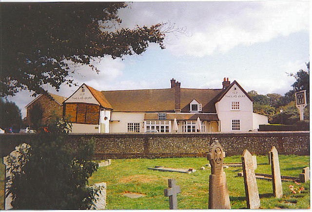 File:The Old Queen's Head, Tylers Green - geograph.org.uk - 1166460.jpg