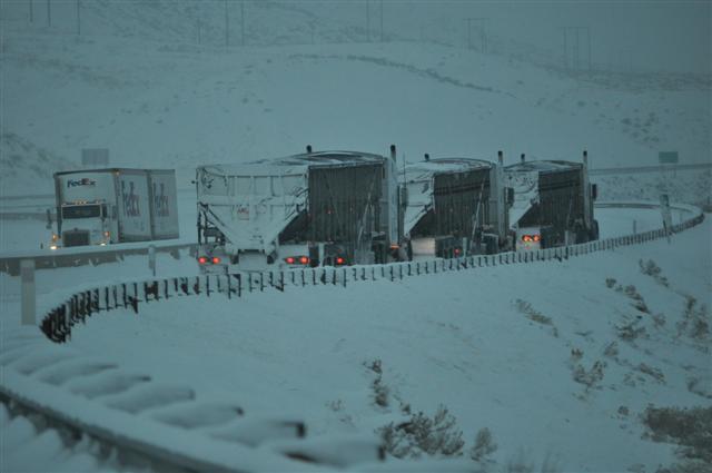 File:Trucks on I-84 (5227854606).jpg