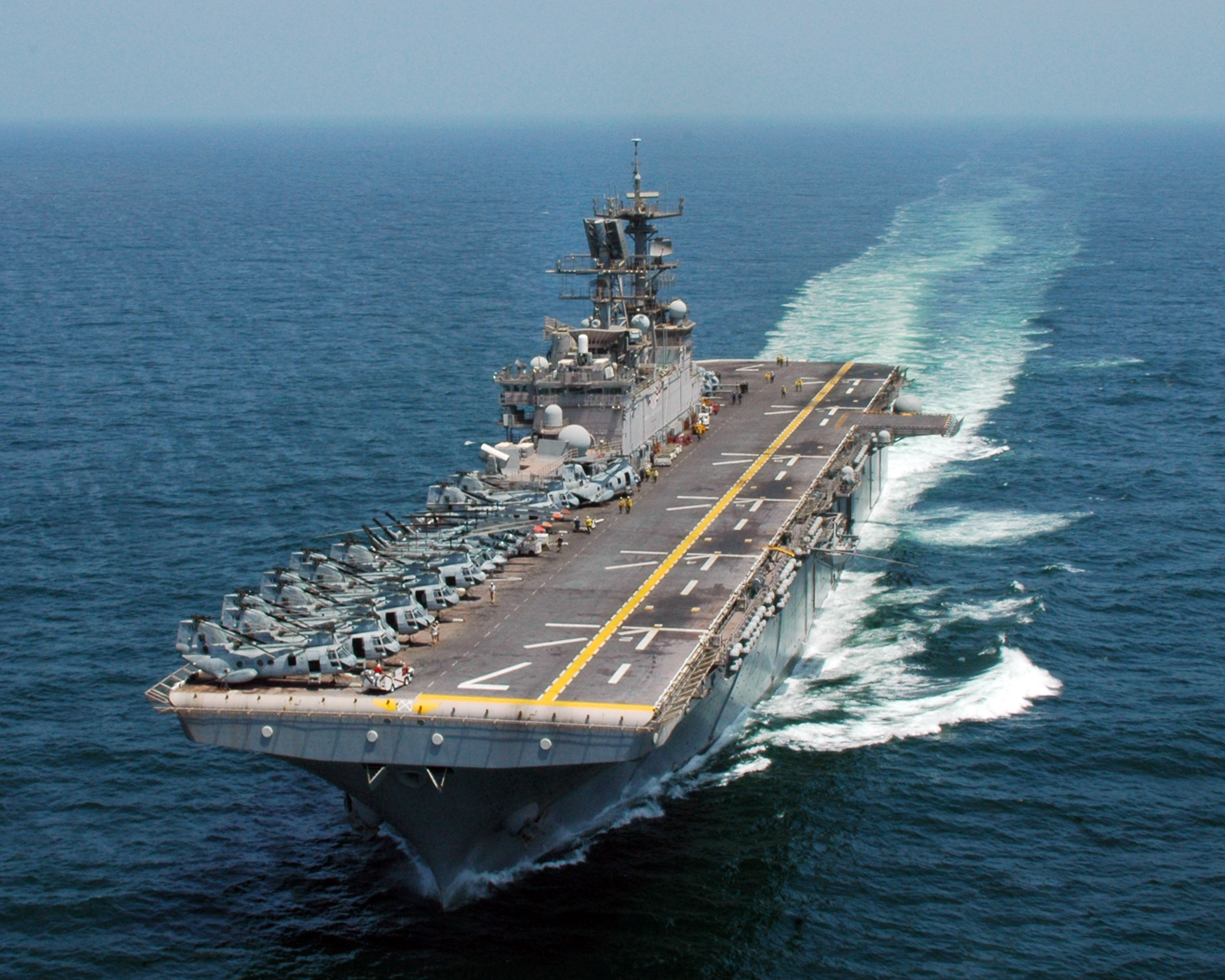 File:US Navy 060907-N-5588M-004 The amphibious assault ship USS Iwo Jima (LHD 7) conducts flight operations in the Arabian Sea.jpg - Wikimedia Commons