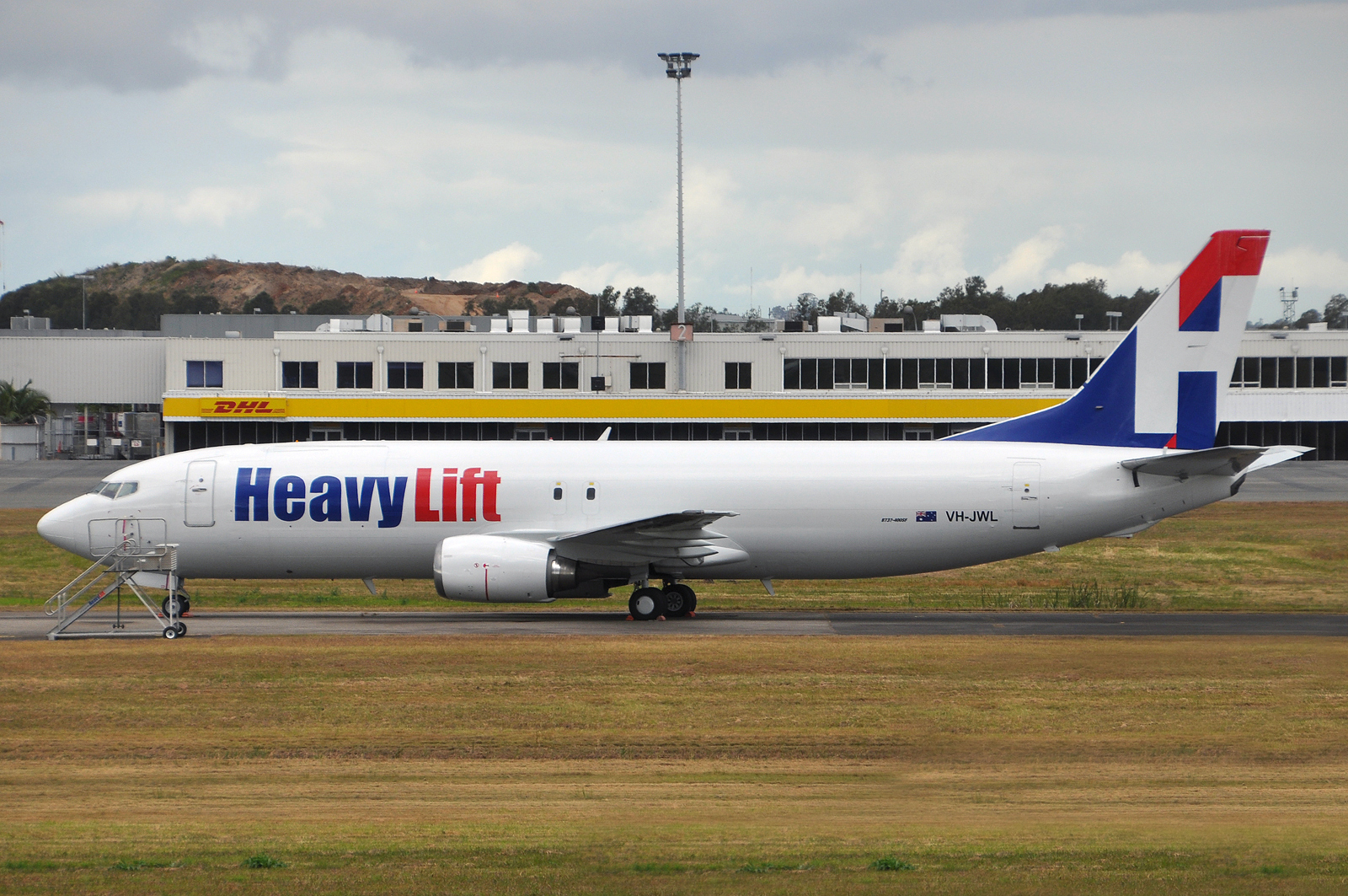 VH-JWL_Boeing_737-406_HeavyLift_Cargo_Ai