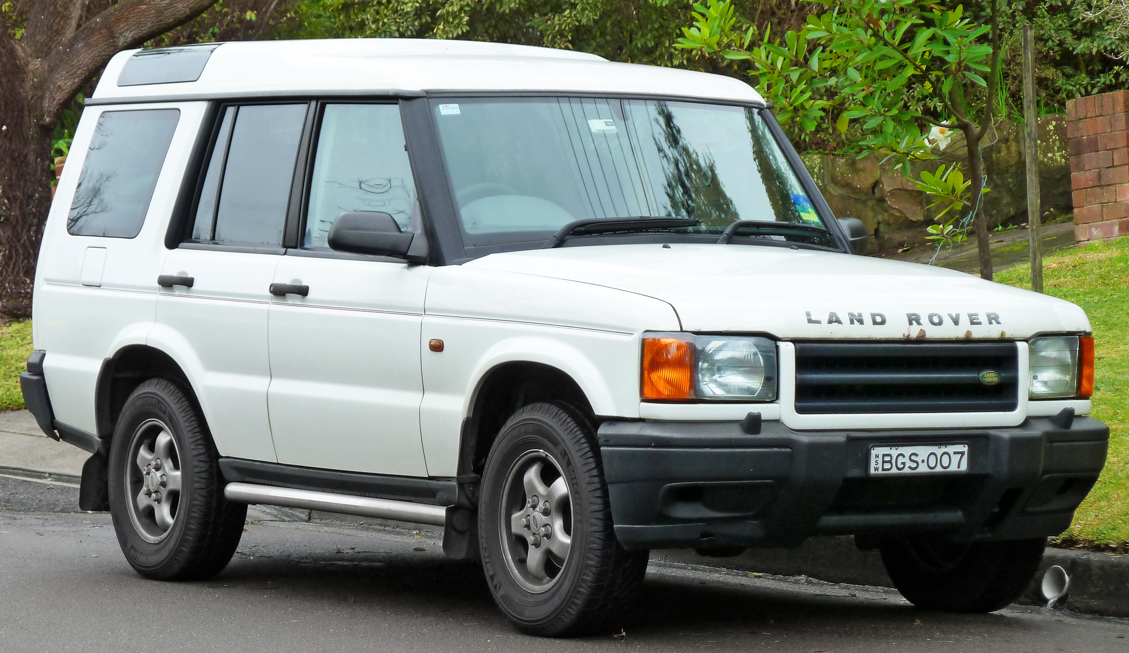 land rover discovery 
