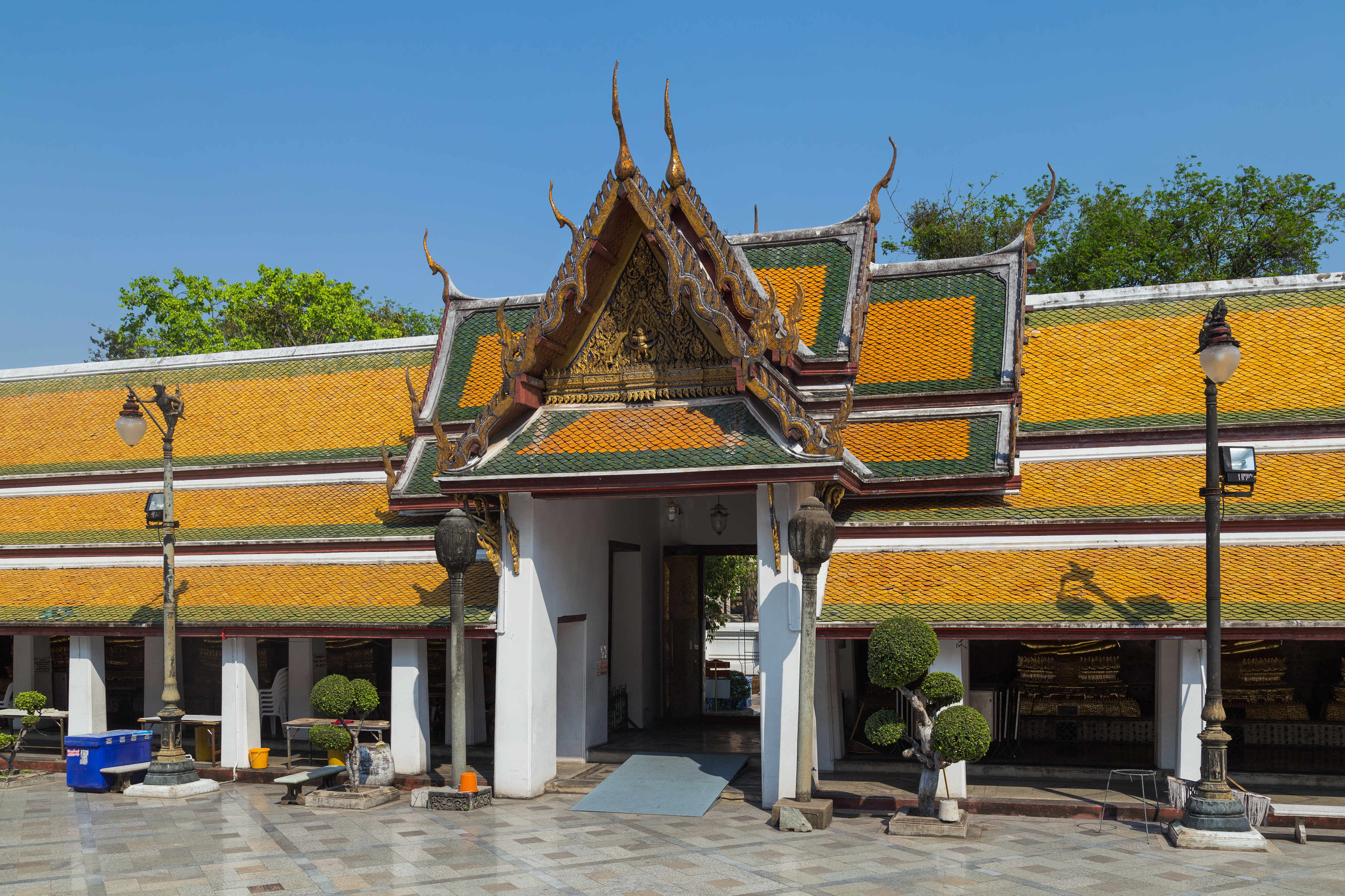 Бангкок 2016. Храм ват Сутхат Бангкок. Пхра Накхон.