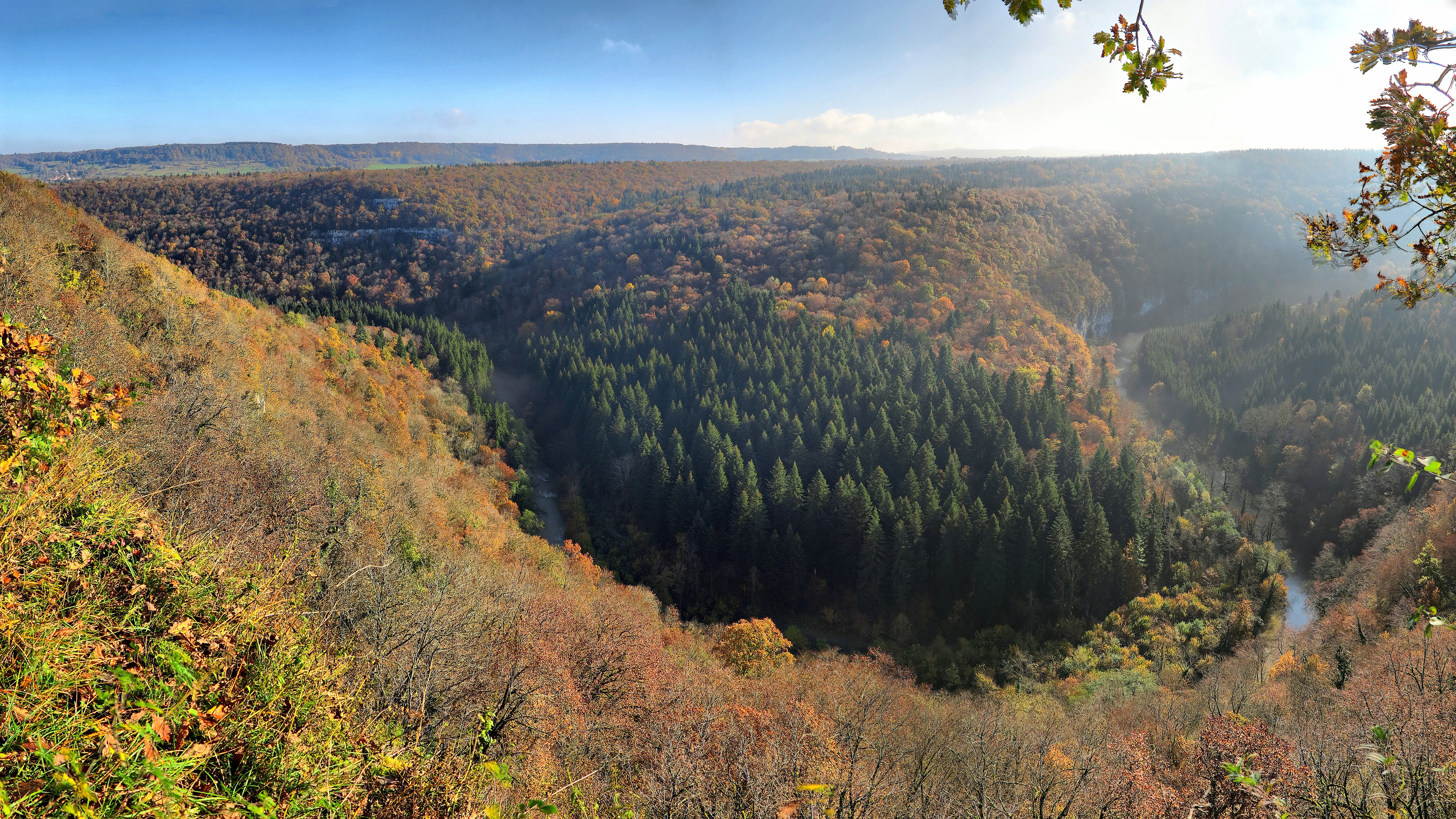 File:Alaise, belvédère sur la vallée du Lison.jpg - Wikimedia Commons