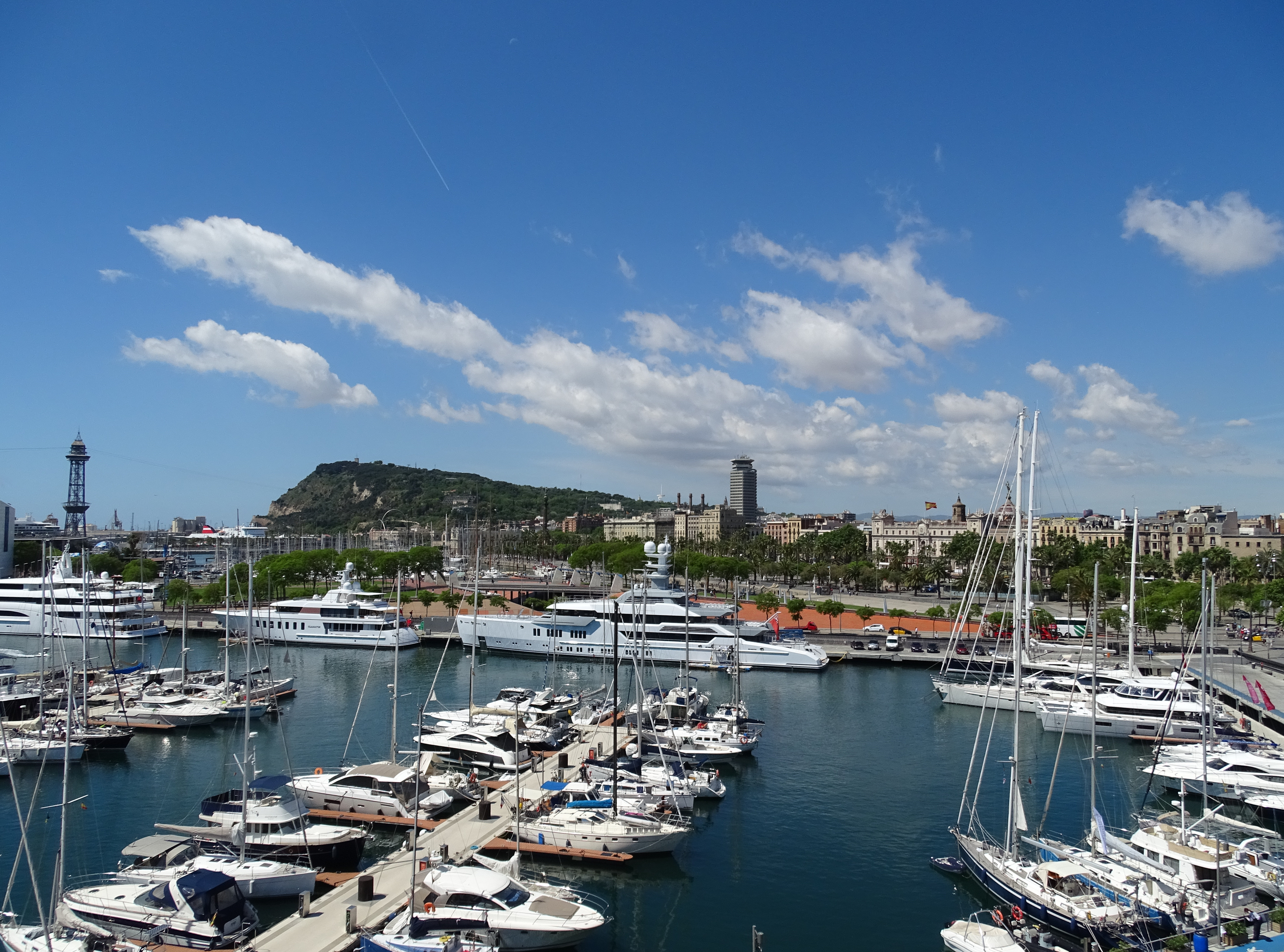 Барселона порту. Барселона порт. Port Vell Barcelona. Порт Велл, г.Барселона это. Порт Велл, набережная Барселоны скульптуры.