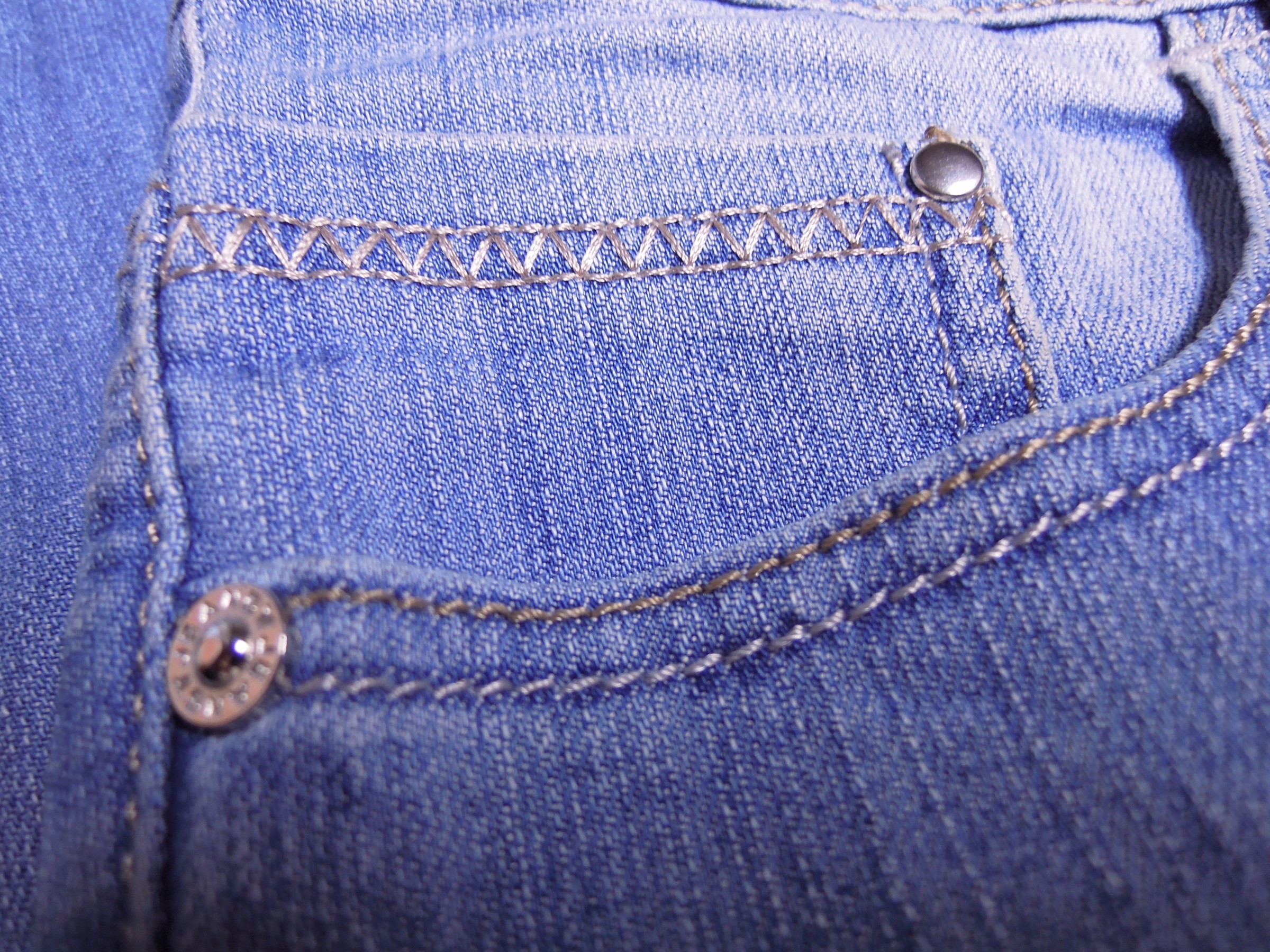 File:Blue jeans 0000 02.jpg - Wikimedia Commons