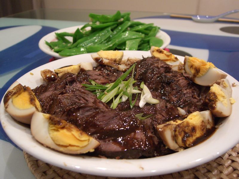 https://upload.wikimedia.org/wikipedia/commons/8/88/Braised_Ox_Cheek_in_Star_Anise_and_Soy_Sauce.jpg