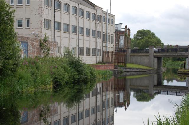 Canal - geograph.org.uk - 494264