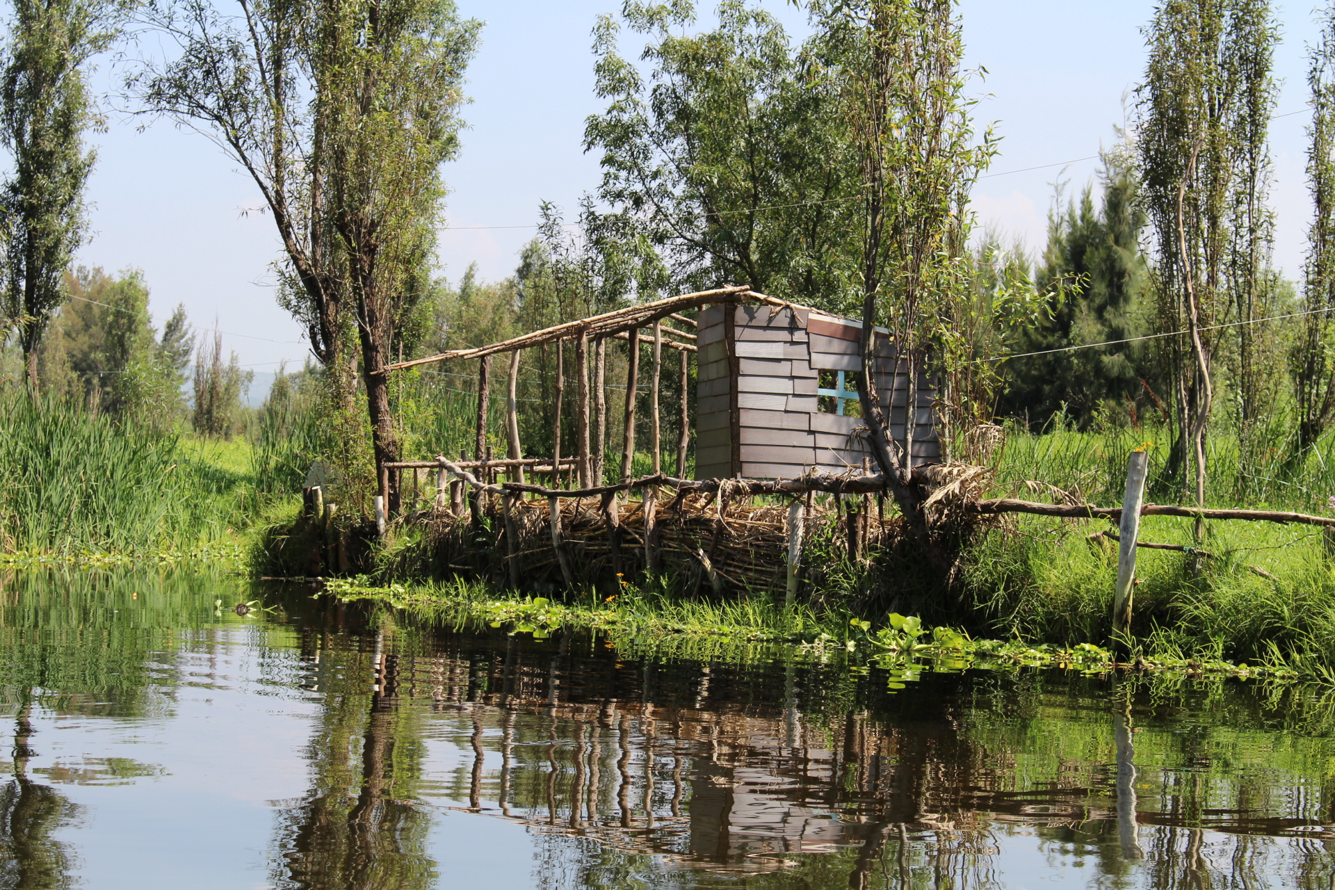 File:Casa abandonada en el canal de  - Wikimedia Commons