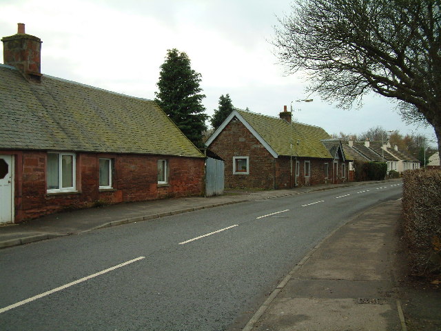 File:Cottages in Kintillo - geograph.org.uk - 111589.jpg