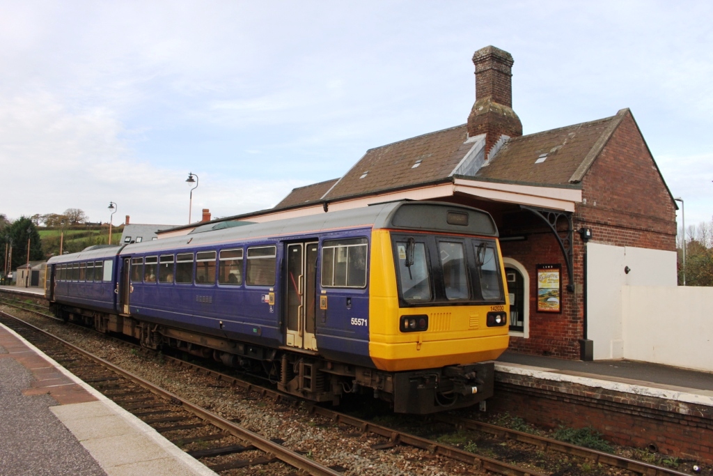 Crediton_-_FGW_142030.jpg