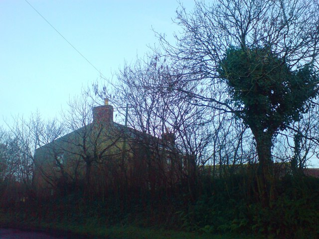 File:Farm at Lower Pelcomb - geograph.org.uk - 1085294.jpg