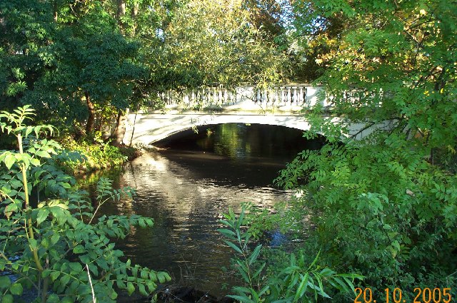 File:Fray's River, West Drayton - geograph.org.uk - 70203.jpg