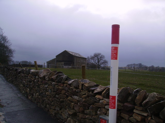 File:Gas Pipeline - geograph.org.uk - 768030.jpg