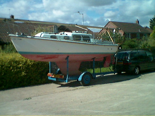 File:Halcyon 23 Smoot Yan On Trailer.jpg