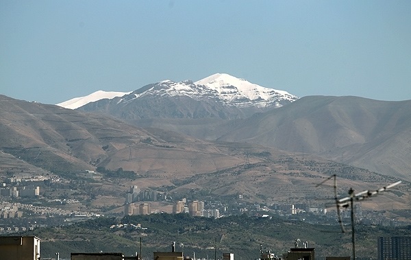 File:Highlands of Tehran, 30 August 2011 (125127718).jpg