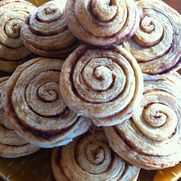 File:Honey Buns made with local raw honey.jpg - Wikipedia