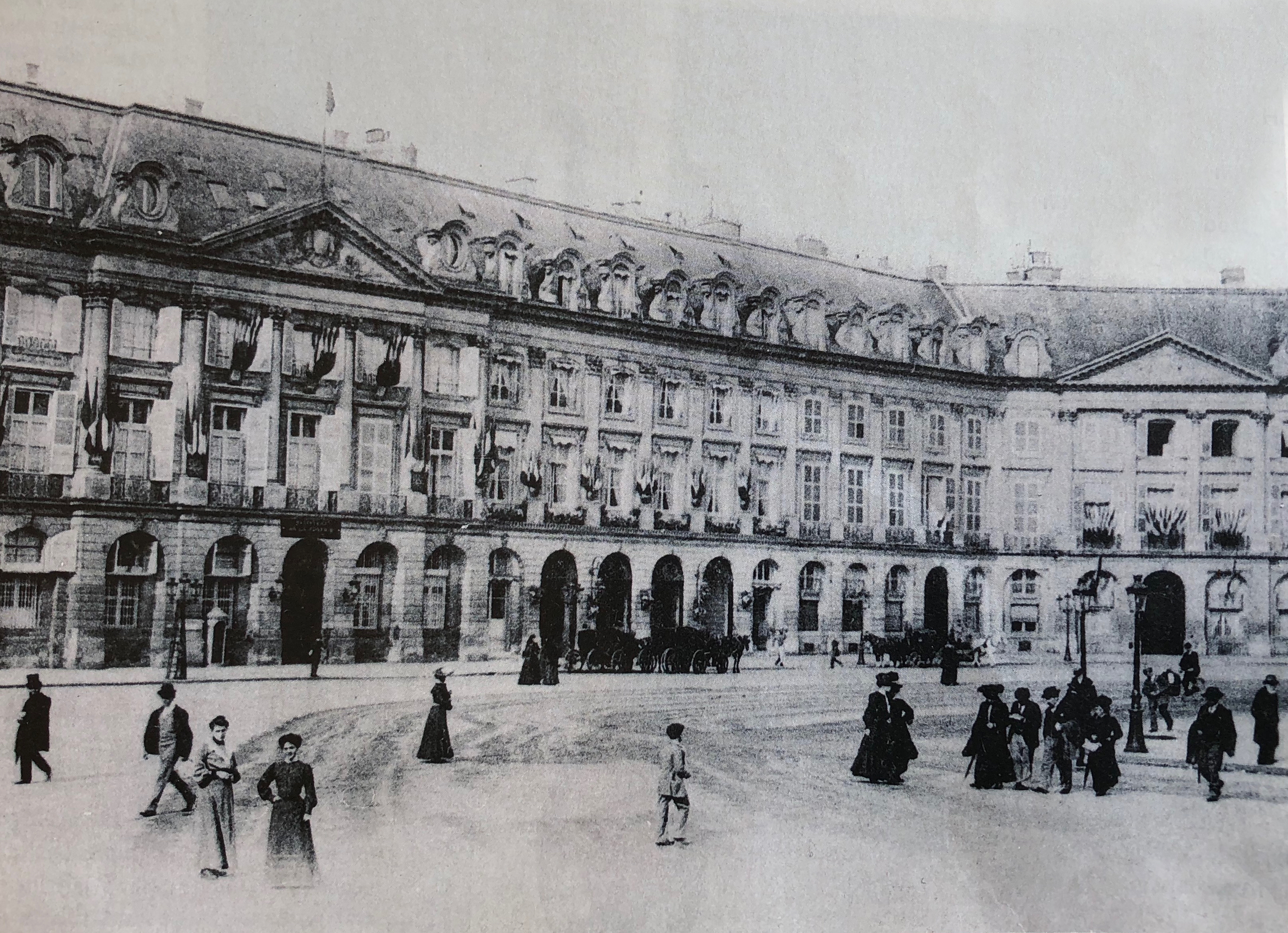 File:Place Vendôme - Hôtel Ritz (Paris).jpg - Wikimedia Commons
