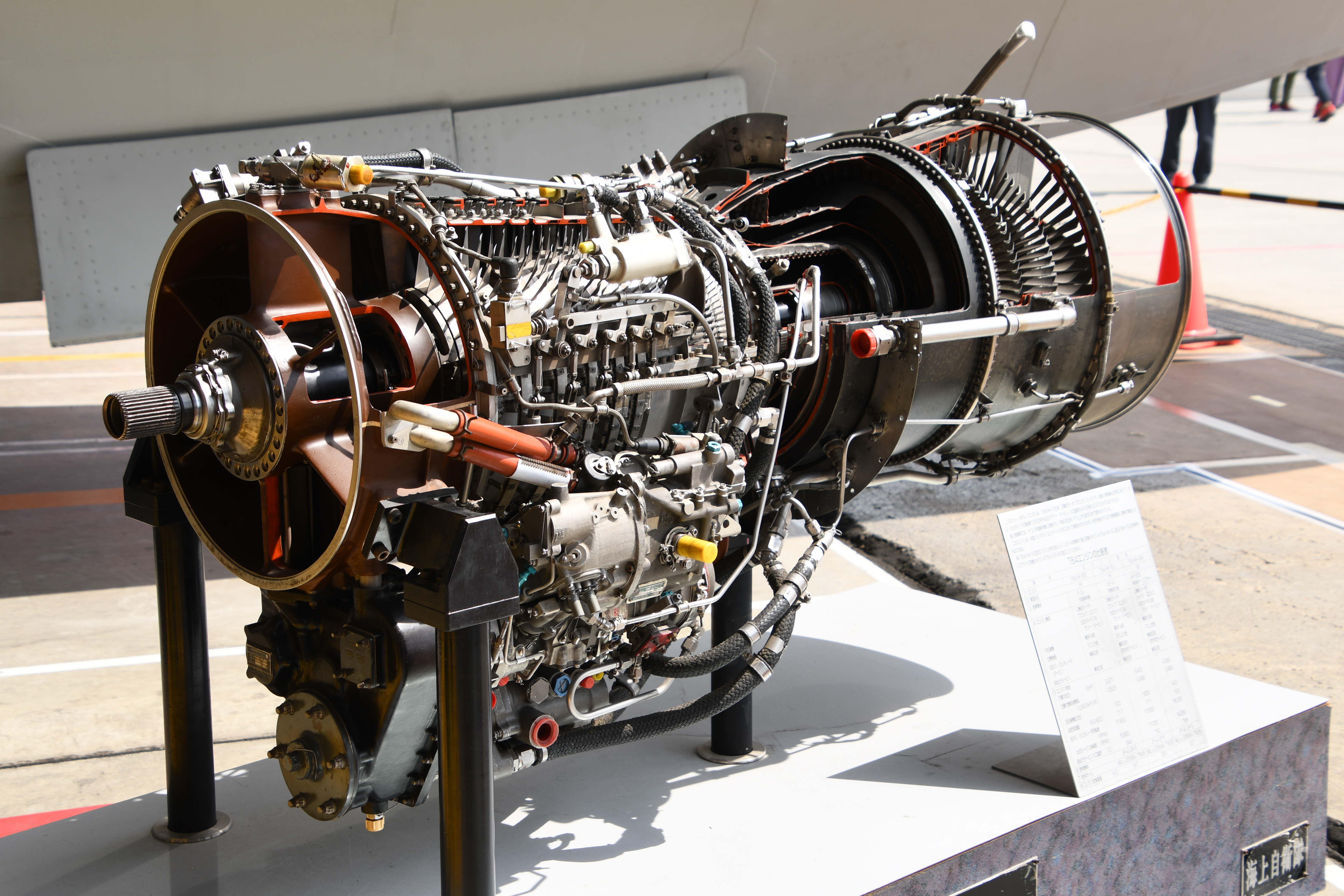 jet engine cutaway view diagram