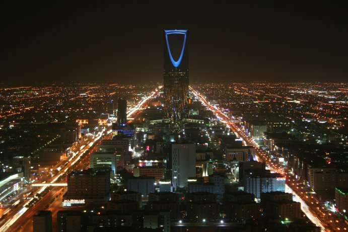 File:Kingdom Tower at night.JPG