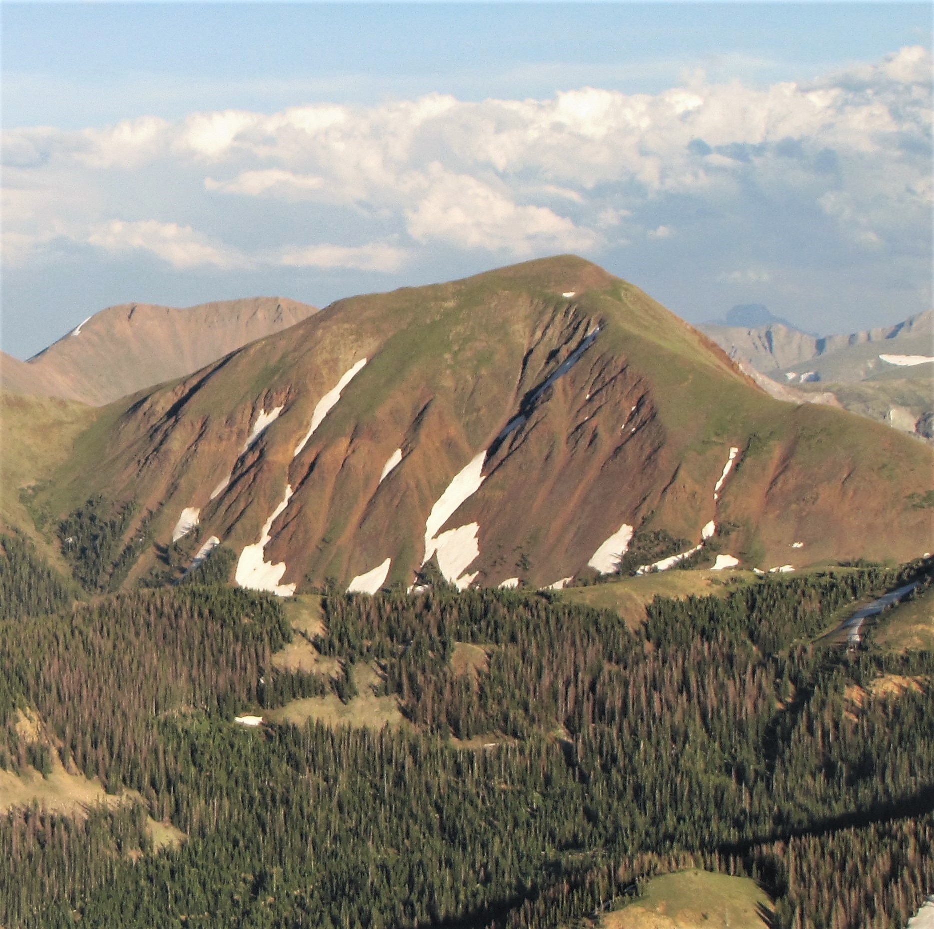 https://upload.wikimedia.org/wikipedia/commons/8/88/Lulu_Mountain.jpg