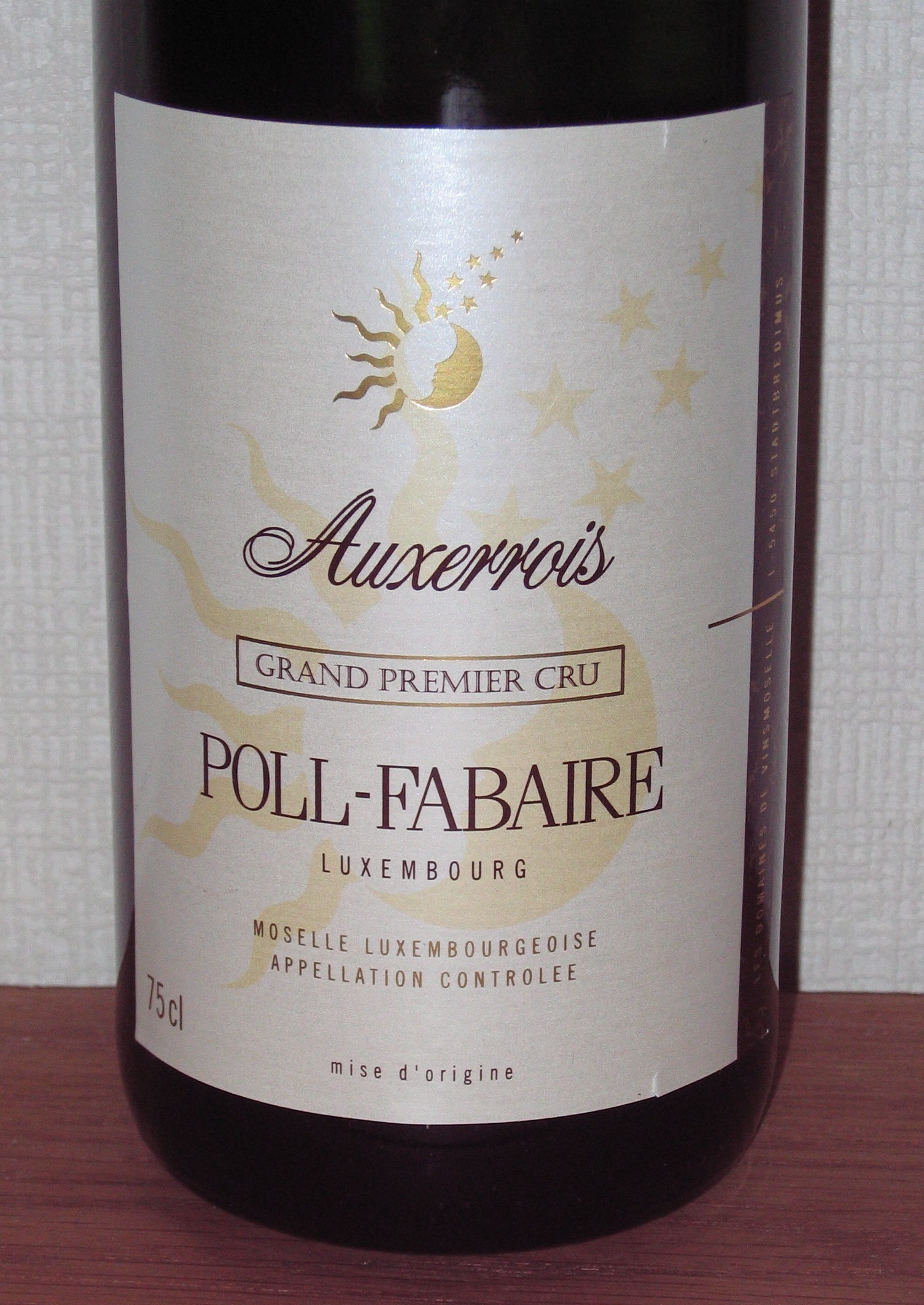 https://upload.wikimedia.org/wikipedia/commons/8/88/Luxembourg_Auxerrois_label.jpg