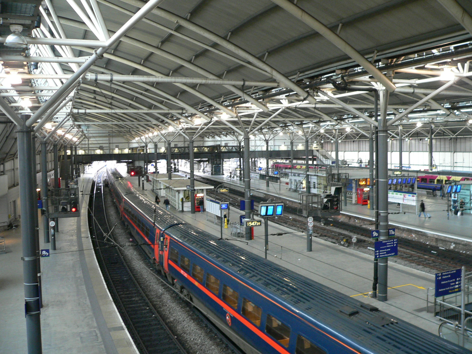 File:Overview of Leeds City railway station 13.jpg - Wikipedia