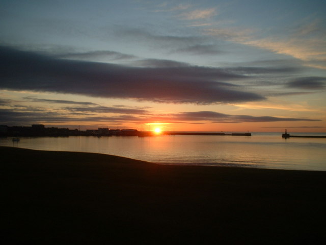 File:Peterhead Bay - geograph.org.uk - 215769.jpg