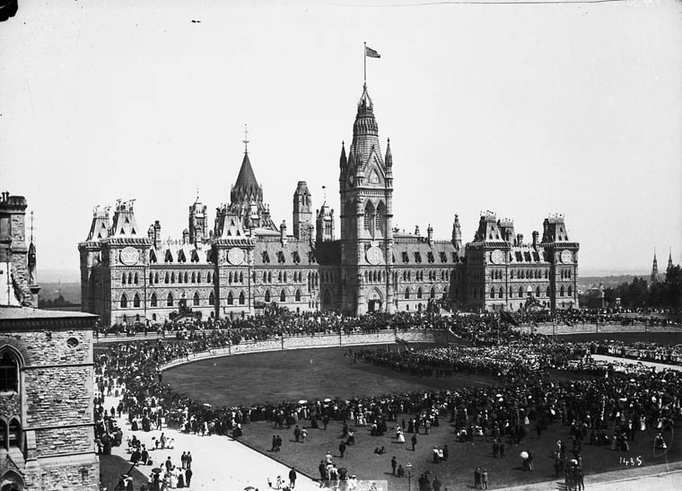 File:Queen Victoria's Diamond Jubilee on Parliamant Hill.jpg