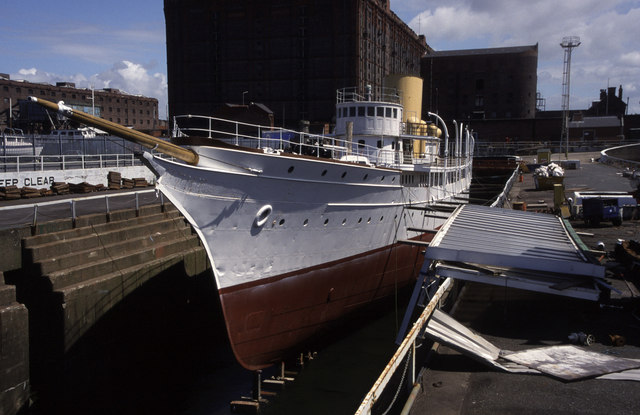 File:SY Nahlin, Clarence Graving Dock, Liverpool - geograph.org.uk - 604869.jpg