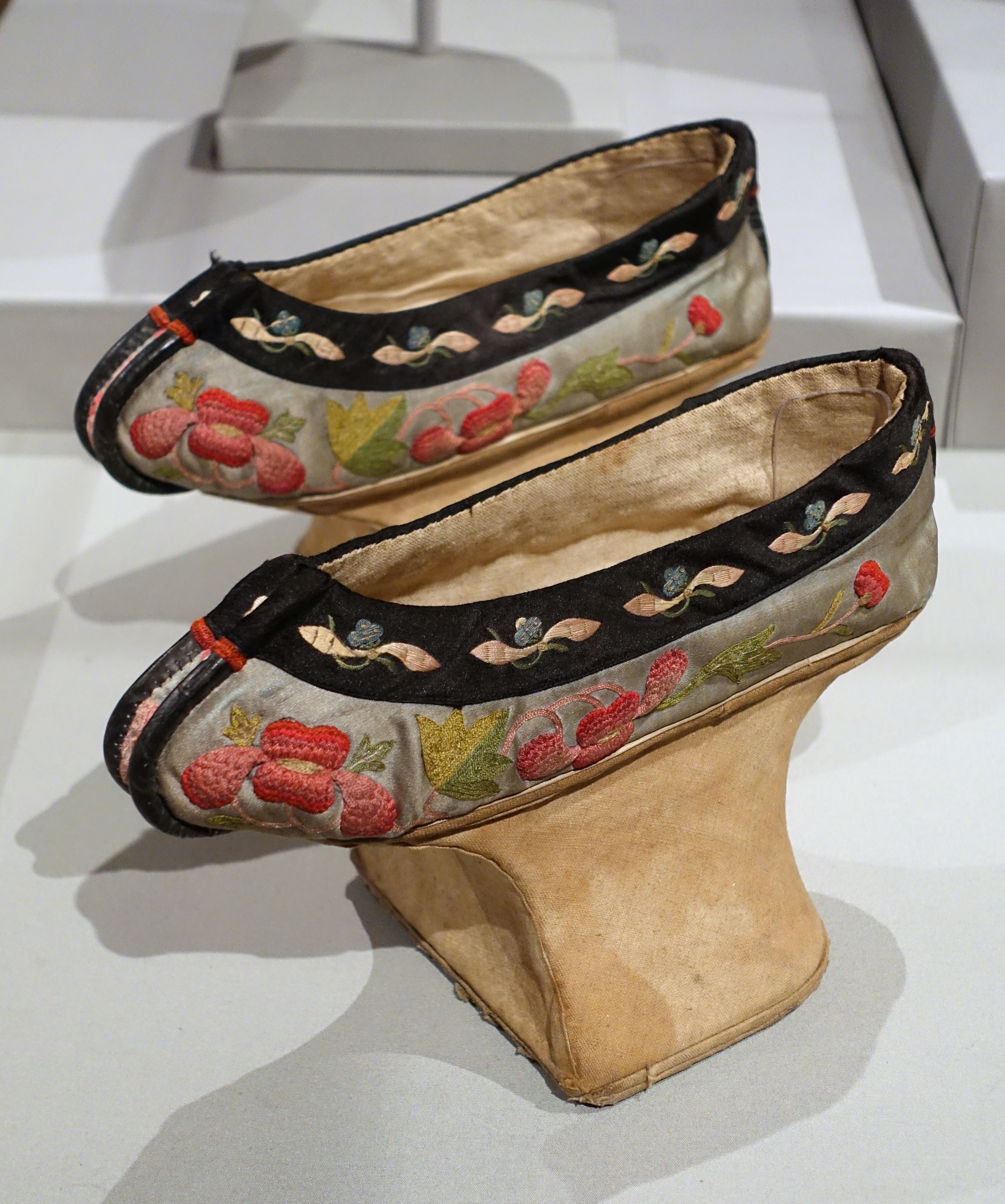 Обувь женщин династии Цин