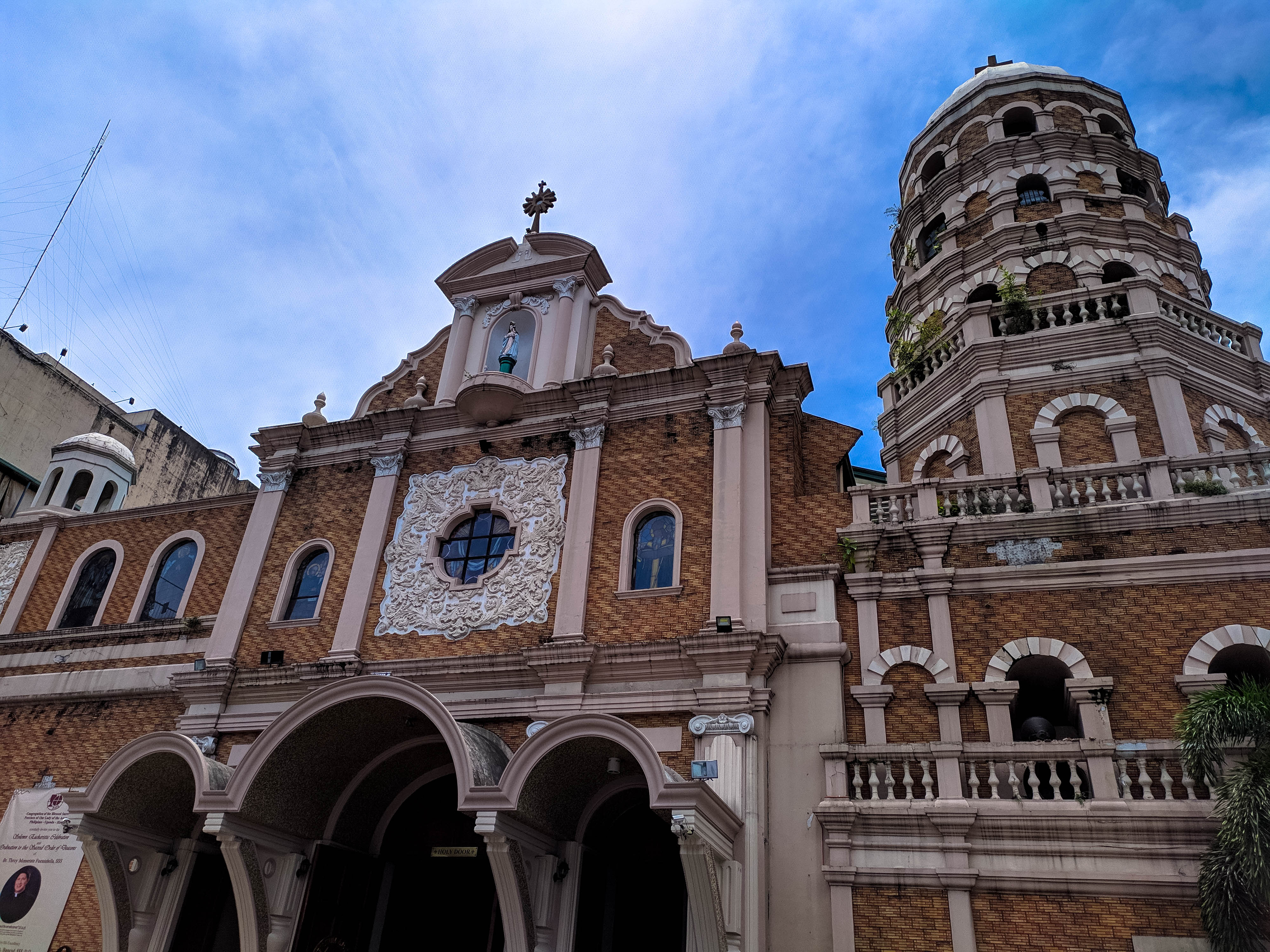 File Sta. Cruz Church.jpg Wikimedia Commons