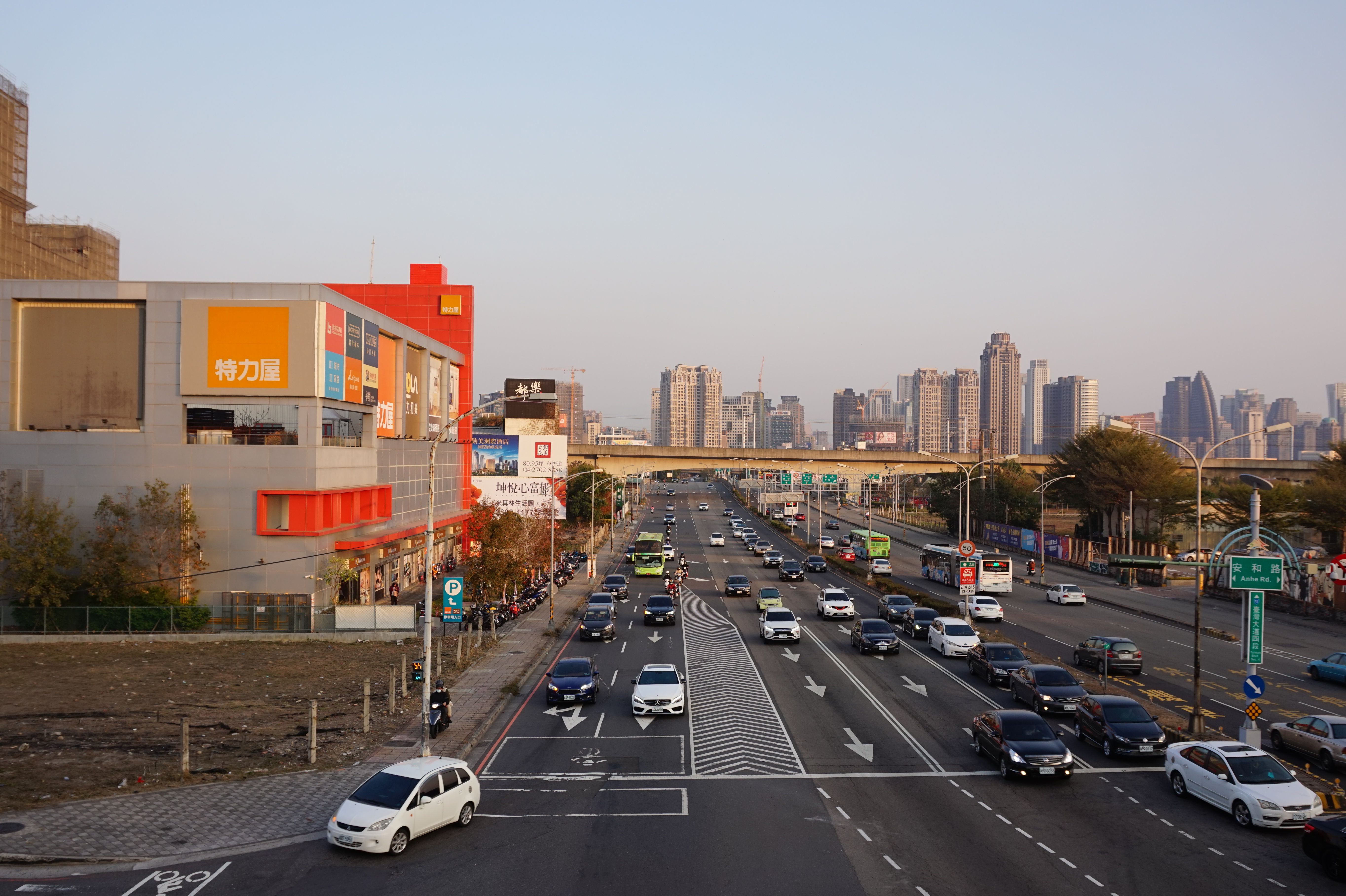 No. 427, Fuxing Road, Xitun District, Тайчжун.