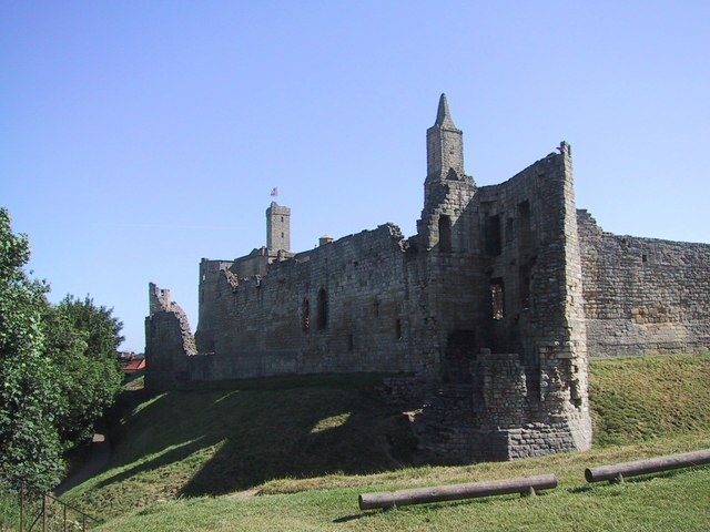 File:Warkworth Castle in the Early Morning - geograph.org.uk - 924123.jpg