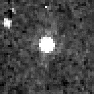 Bildo de (145452) 2005 RN43 per la kosmoteleskopo Hubble (aprilo 2010)