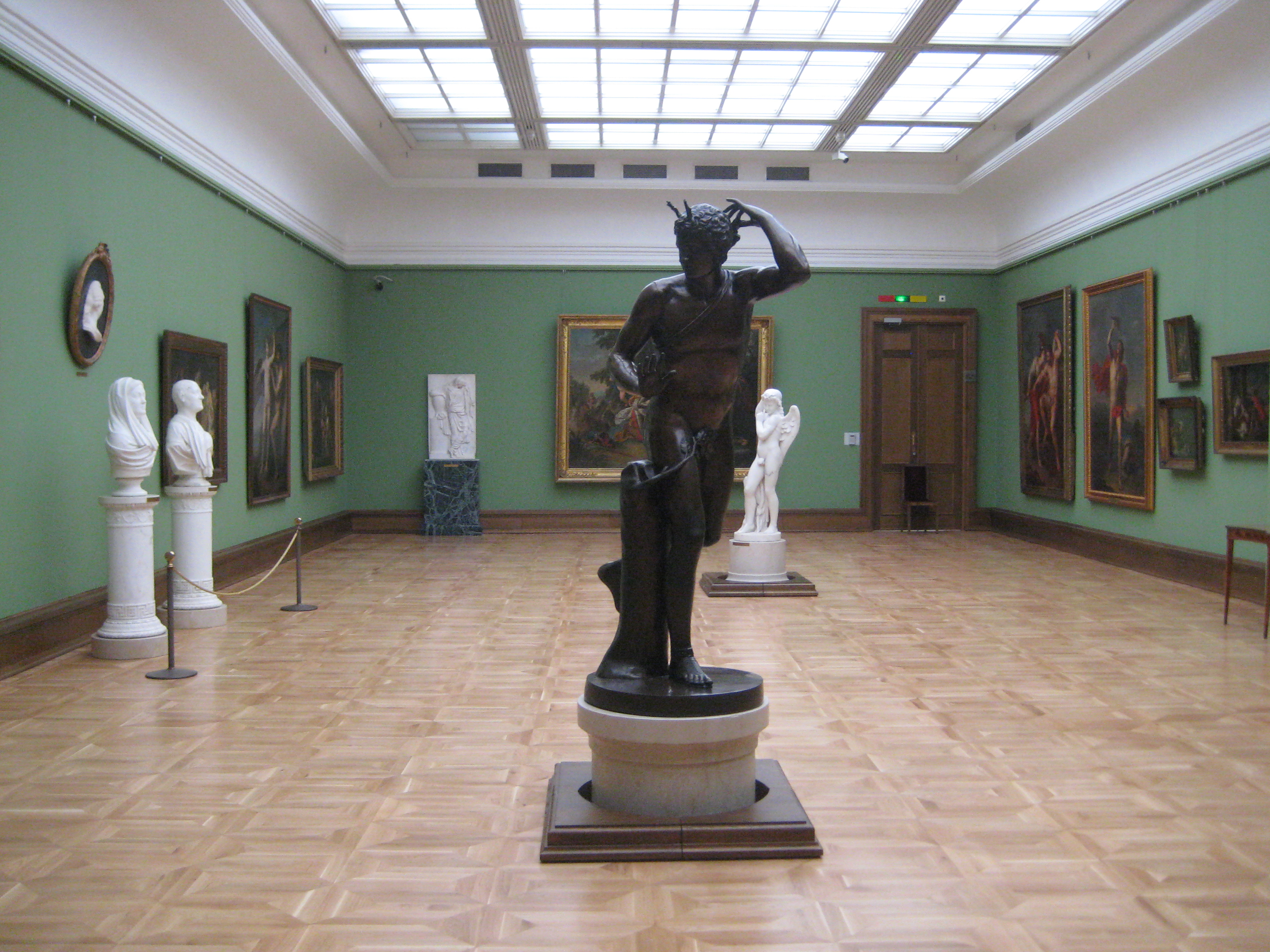 Третьяковская галерея статуи