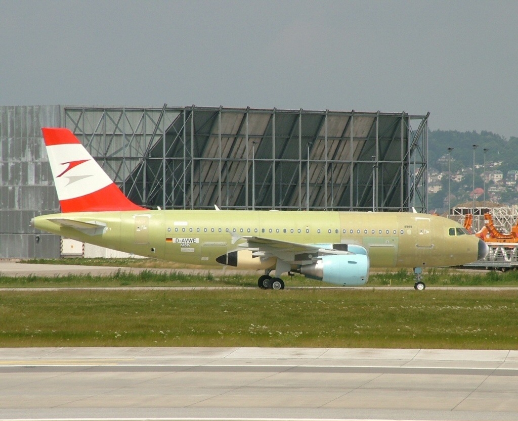 File Airbus A319 100 Austrian Airlines Xfw Hamburg Finkenwerder Airbus Plant Germany Pp Jpg Wikimedia Commons