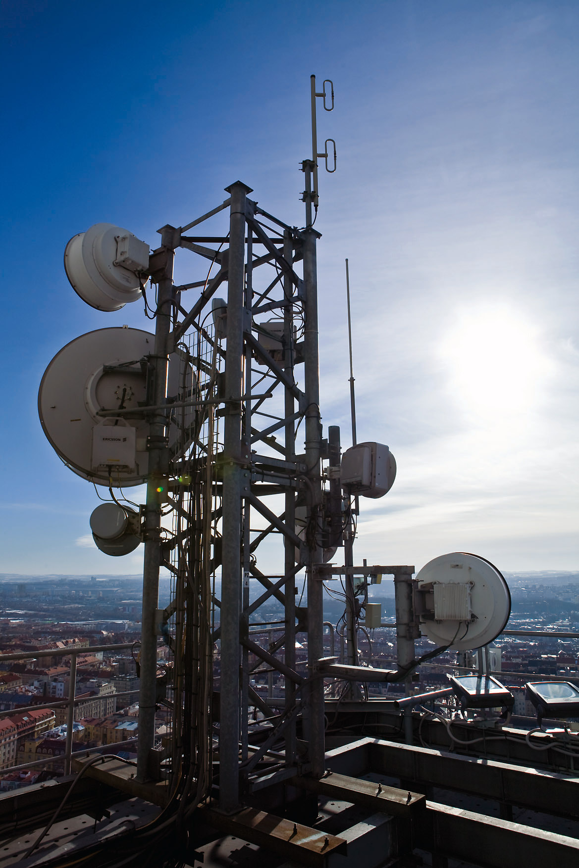 File:Antennas of Žižkov broadcasting tower - ČRa photo.jpg - Wikipedia