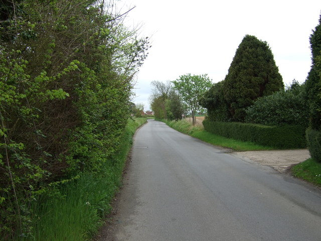 File:Ashfield Road heading east - geograph.org.uk - 2940900.jpg