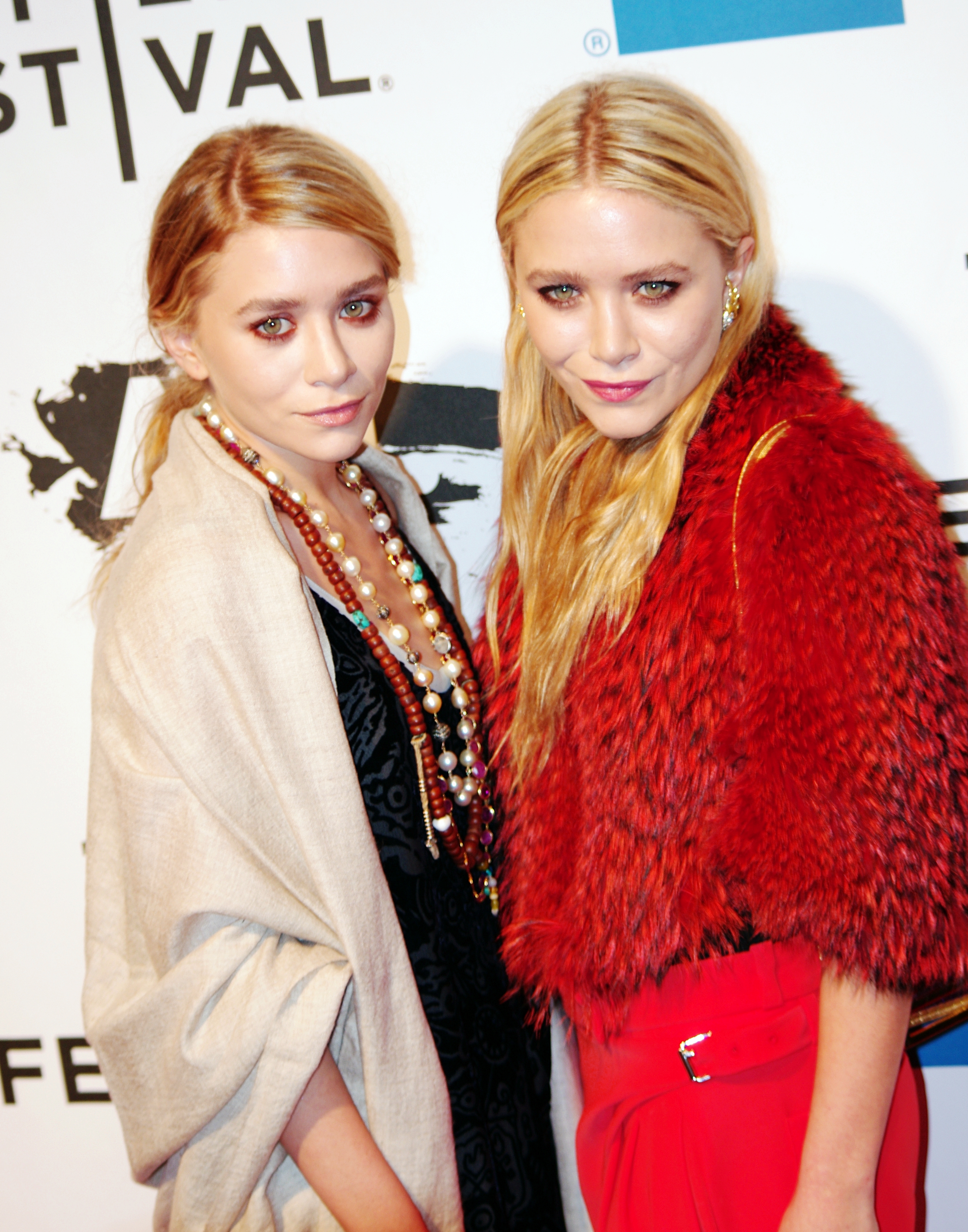 File:Ashley Mary-Kate Olsen 2011 Shankbone.jpg - Wikimedia Commons