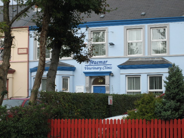 File:Braemar Veterinary Clinic - geograph.org.uk - 79835.jpg