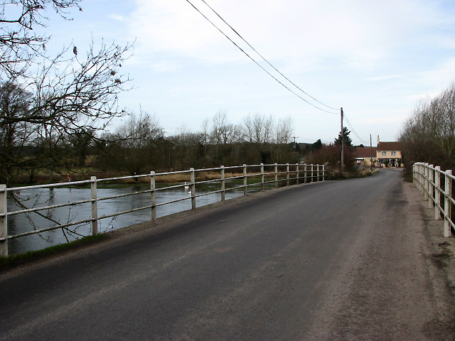 File:Bridge over the River Wensum - geograph.org.uk - 667296.jpg