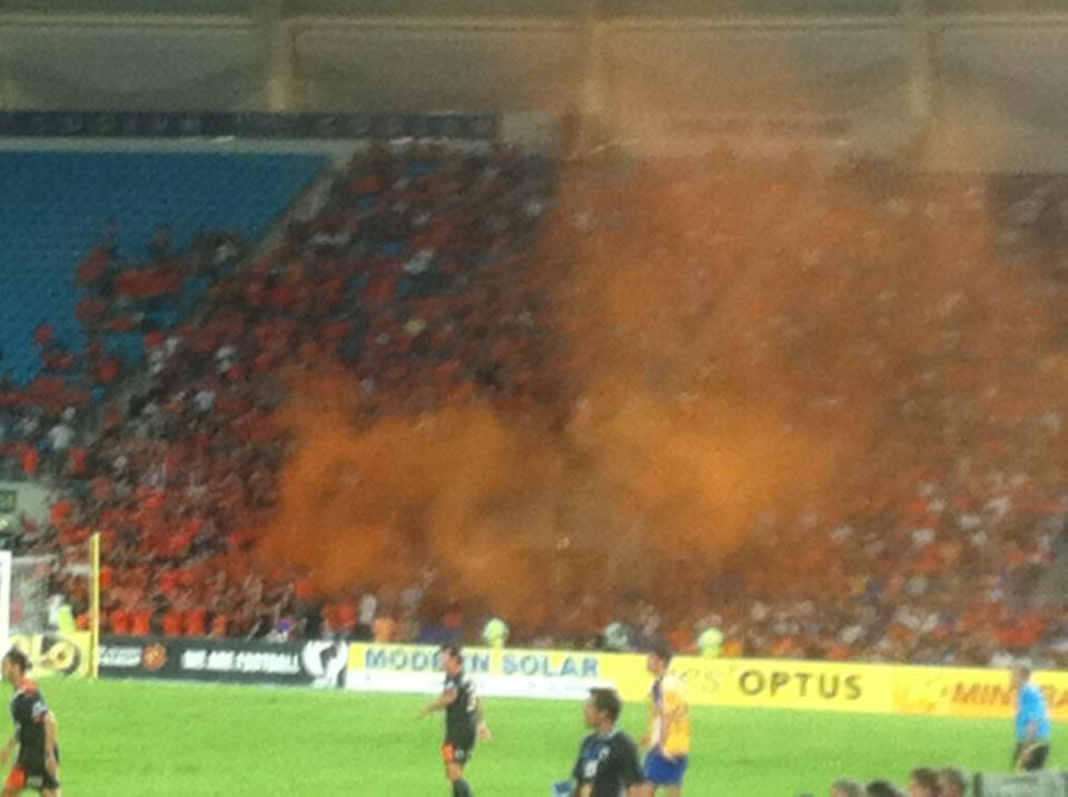 File Brisbane Roar Flares Vs Gold Coast United December 2011 Jpg Wikipedia