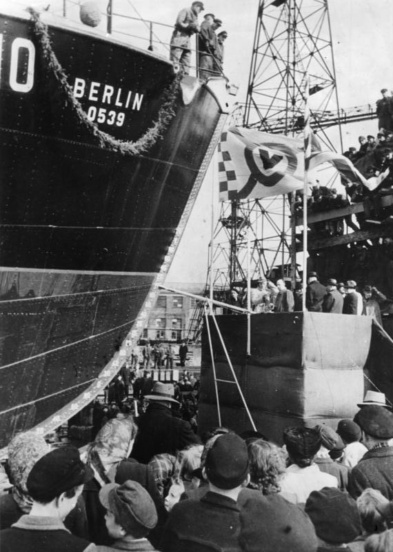 Die Bremer Vulkan AG Bundesarchiv_Bild_183-2005-0715-508%2C_Bremen%2C_Taufe_eines_Fischdampfer